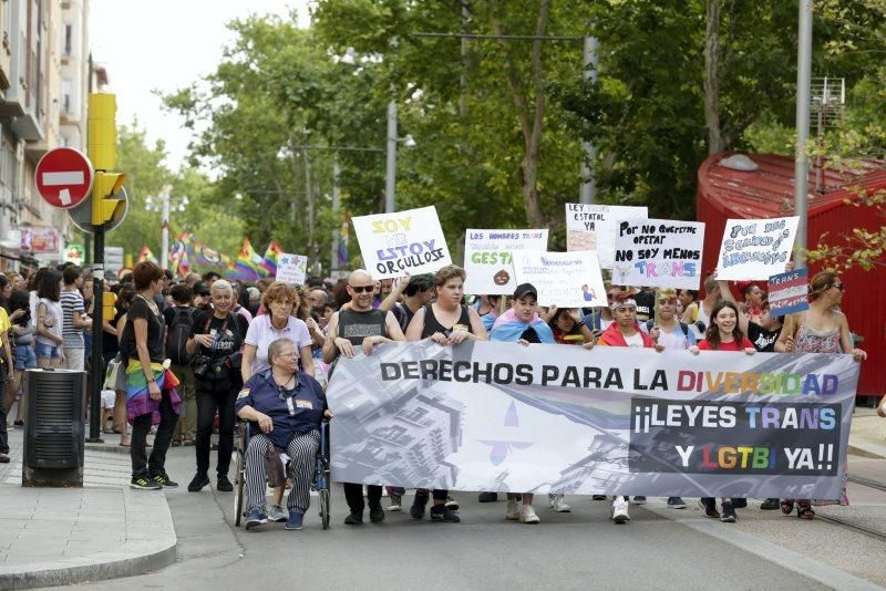 "Orgulloxos y libres". Manifestación del Orgullo en Zaragoza