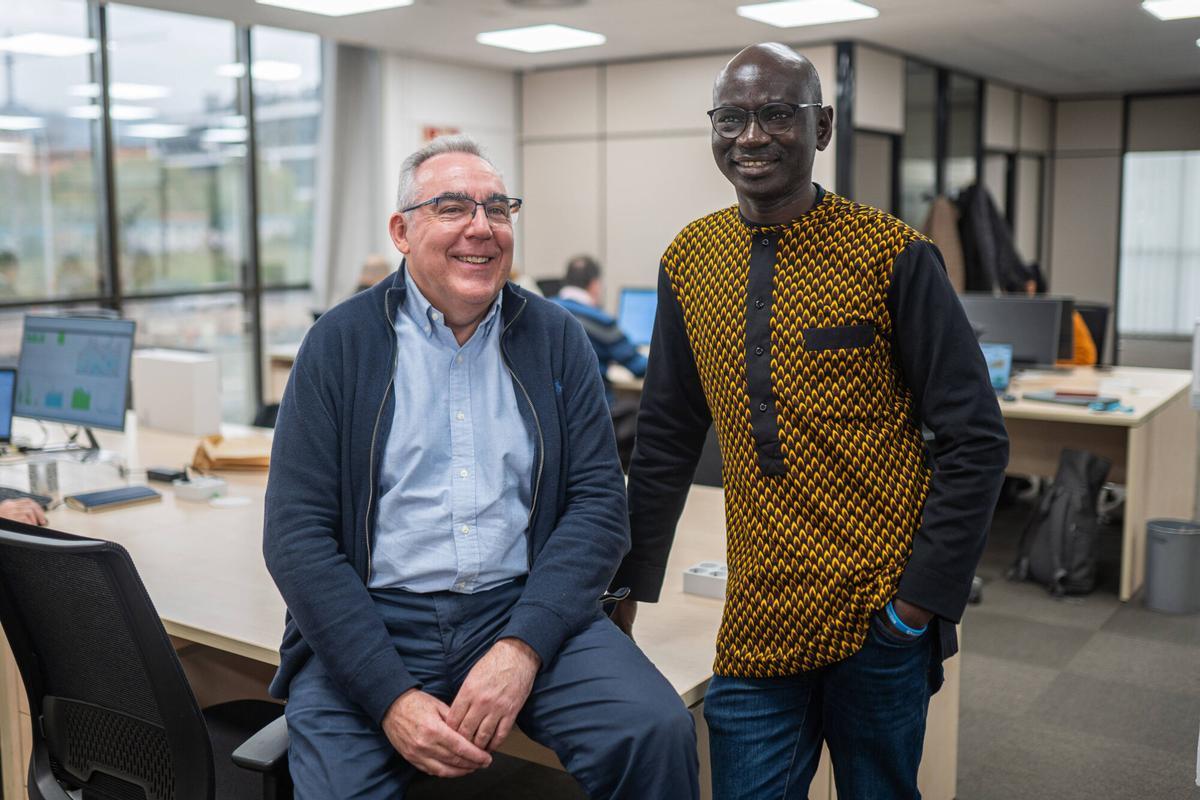 Josep Arroyo, creador de la aplicación Baluwo, y Abdoulaye Fall, ejecutivo, en la sede de la compañía.