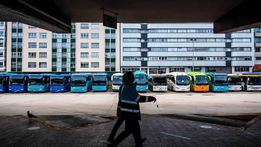 Un bus de Primera en la estación coruñesa