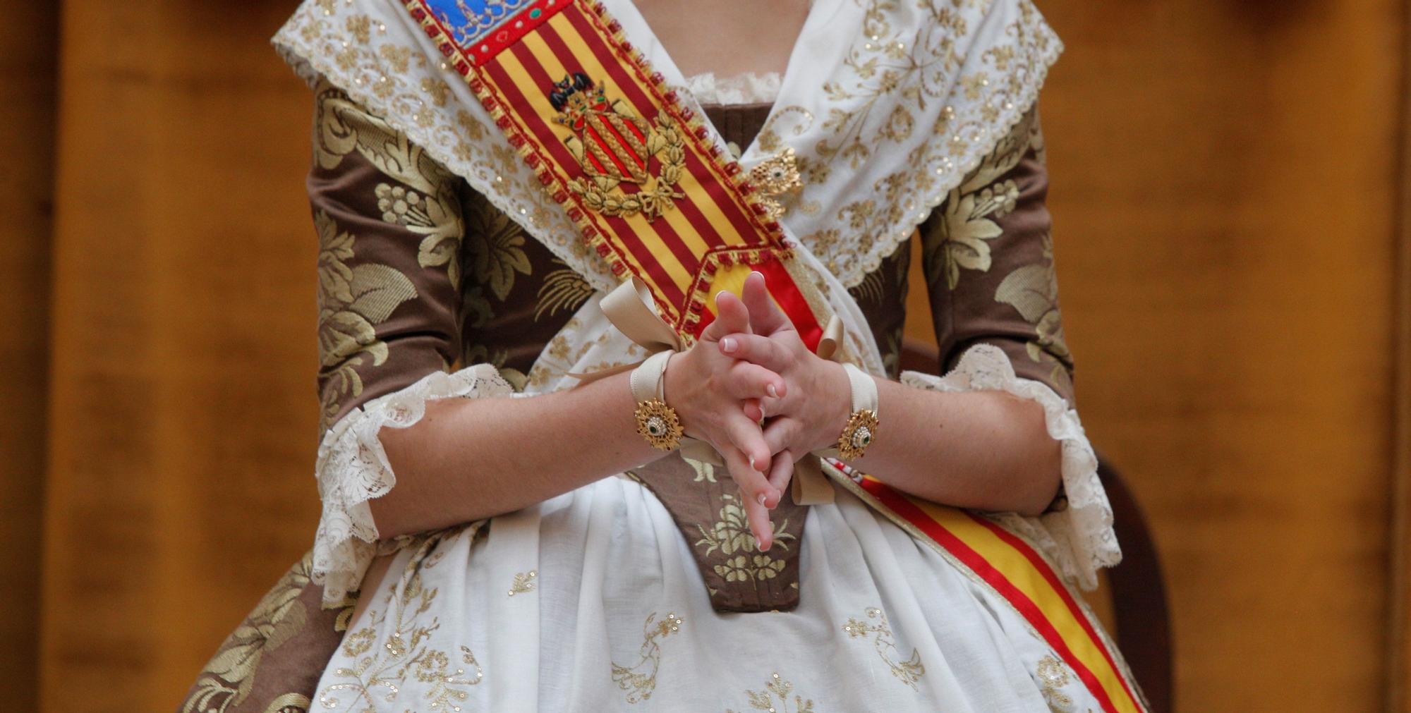 Sábado de Fallas en abril para Consuelo Llobell y la corte