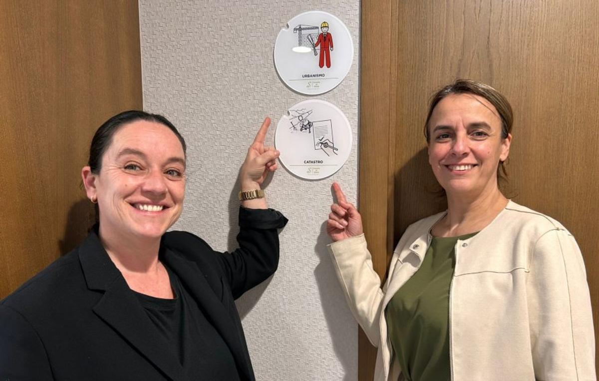 Pictogramas colocados en la casa consistorial. |