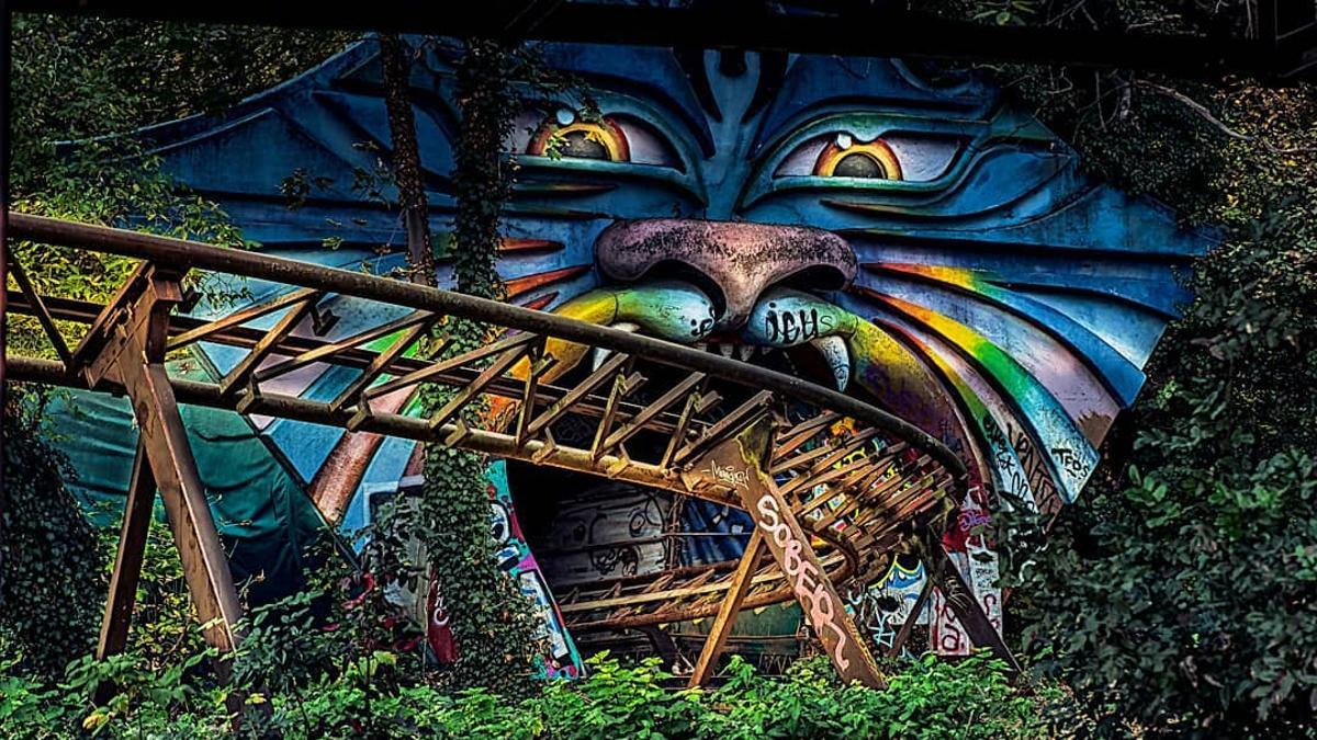 Impresionante imagen de una de las atracciones del abandonado parque de ocio  berlinés Spreepark