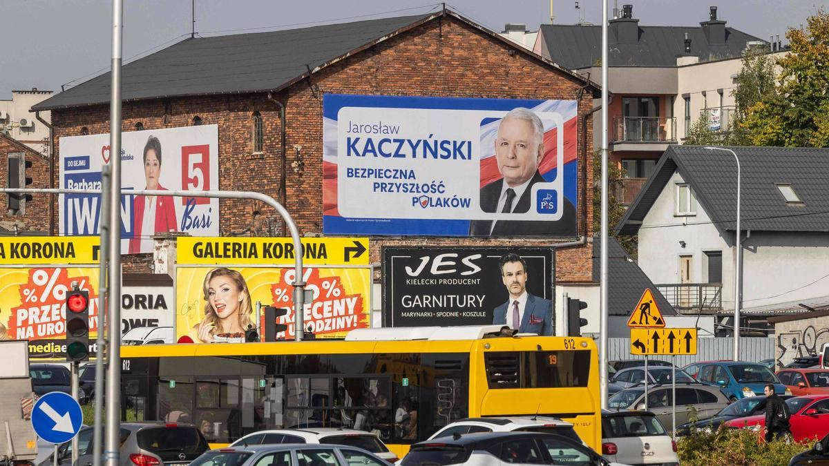 Carteles electorales en Kielce, una población al sur de Polonia.