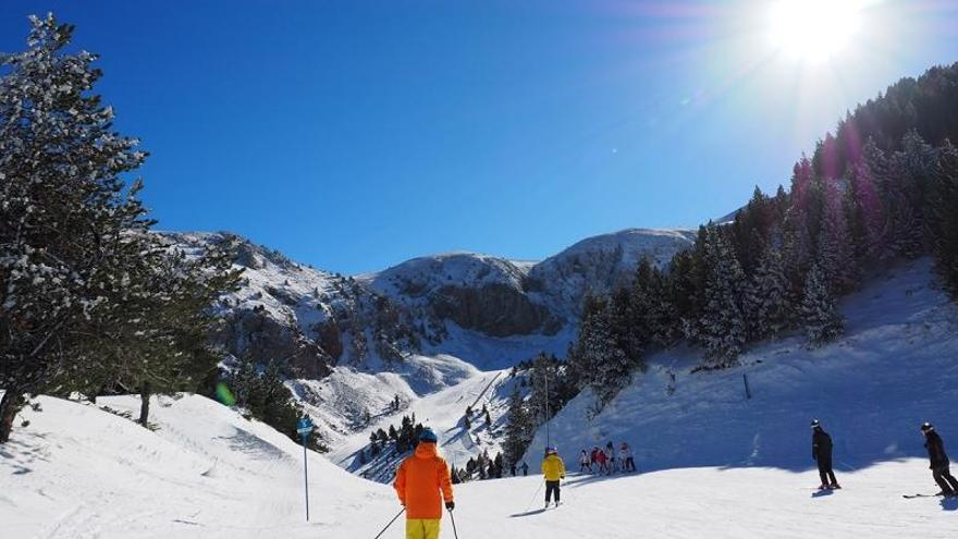 L&#039;estació Masella tanca el primer cap de setmana amb 5.500 esquiadors