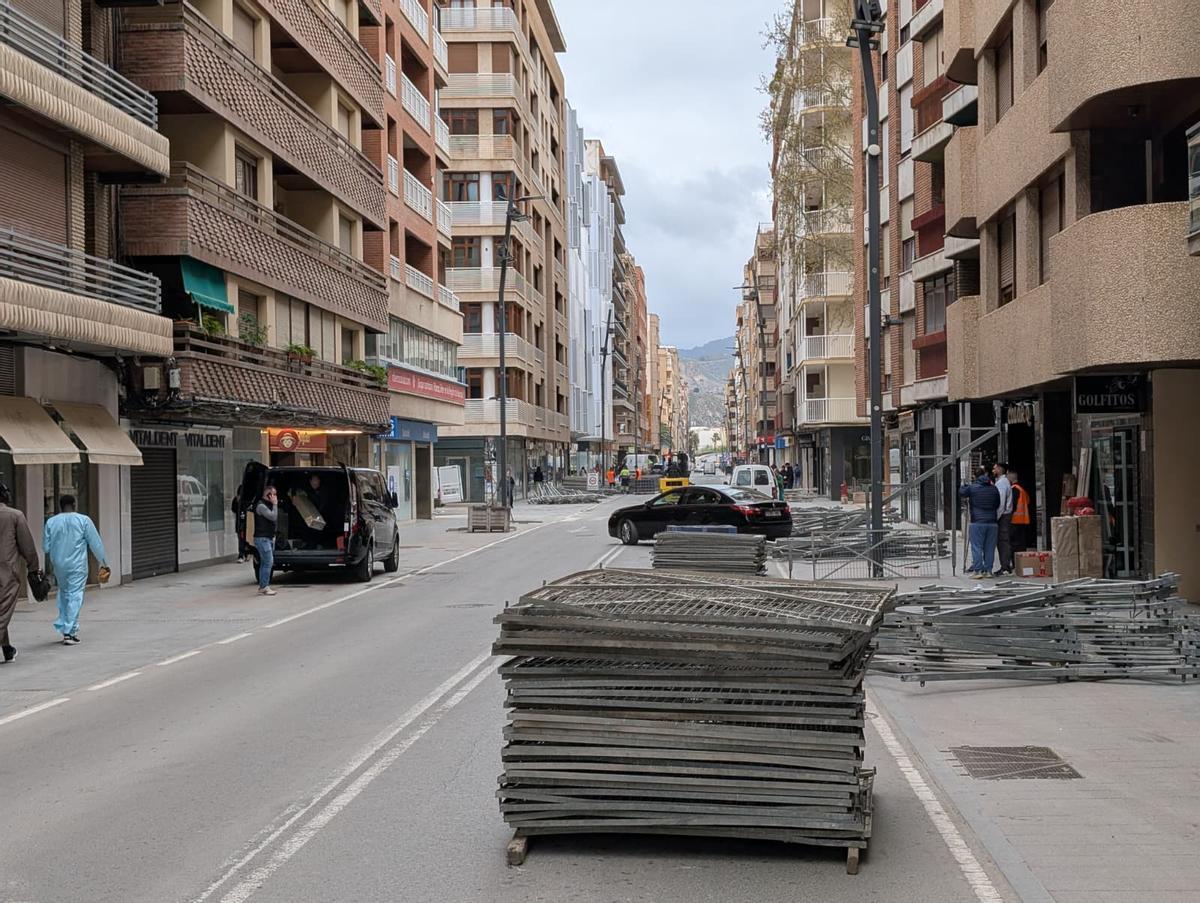 Material para el montaje en la avenida.