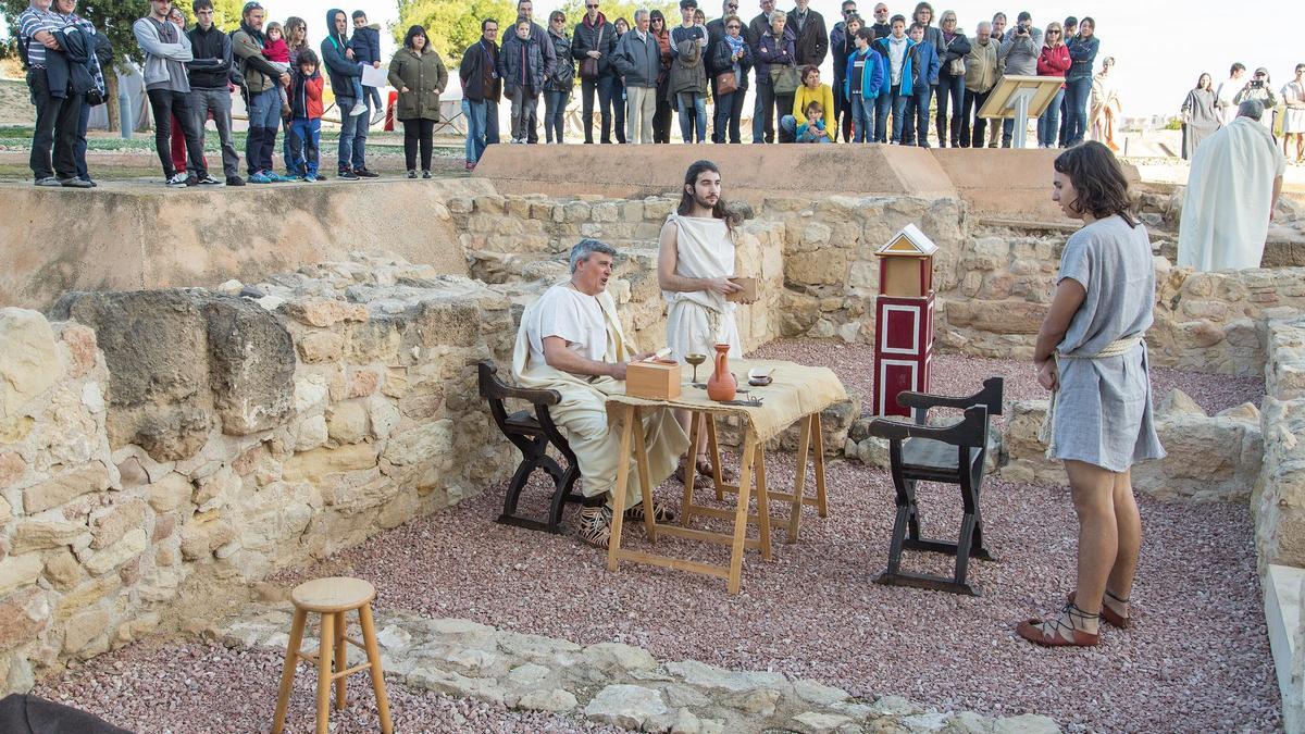 Recreación historica de la vida en la Antigua Roma organizada por el MARQ en el yacimiento de Lucentum