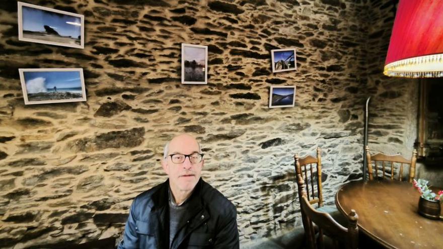 Muestra antológica del fotógrafo local José Antonio Santomé en la Taberna Alola de la capital dezana