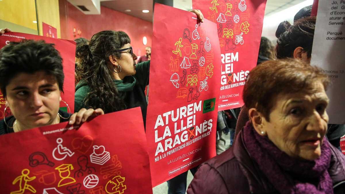 Encierro de sindicatos de funcionarios en la sede de Treball contra la Ley Aragonés.