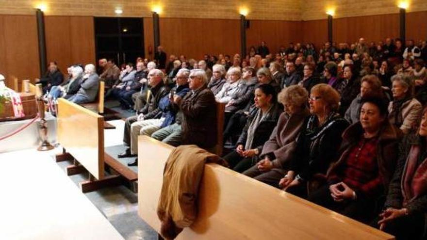 Asistentes a la despedida en el tanatorio gijonés.