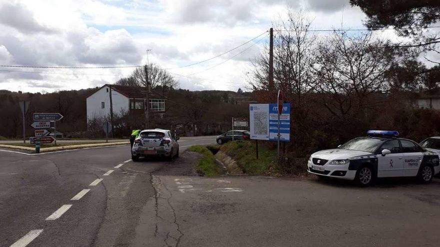 Control de la Guardia Civil de Tráfico, el pasado fin de semana, en Botos (Lalín). // OPC Pontevedra