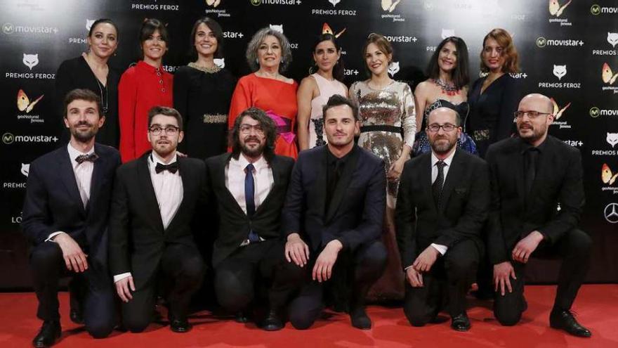 El equipo de &quot;La novia&quot;, que recibió seis premios Feroz. // Efe