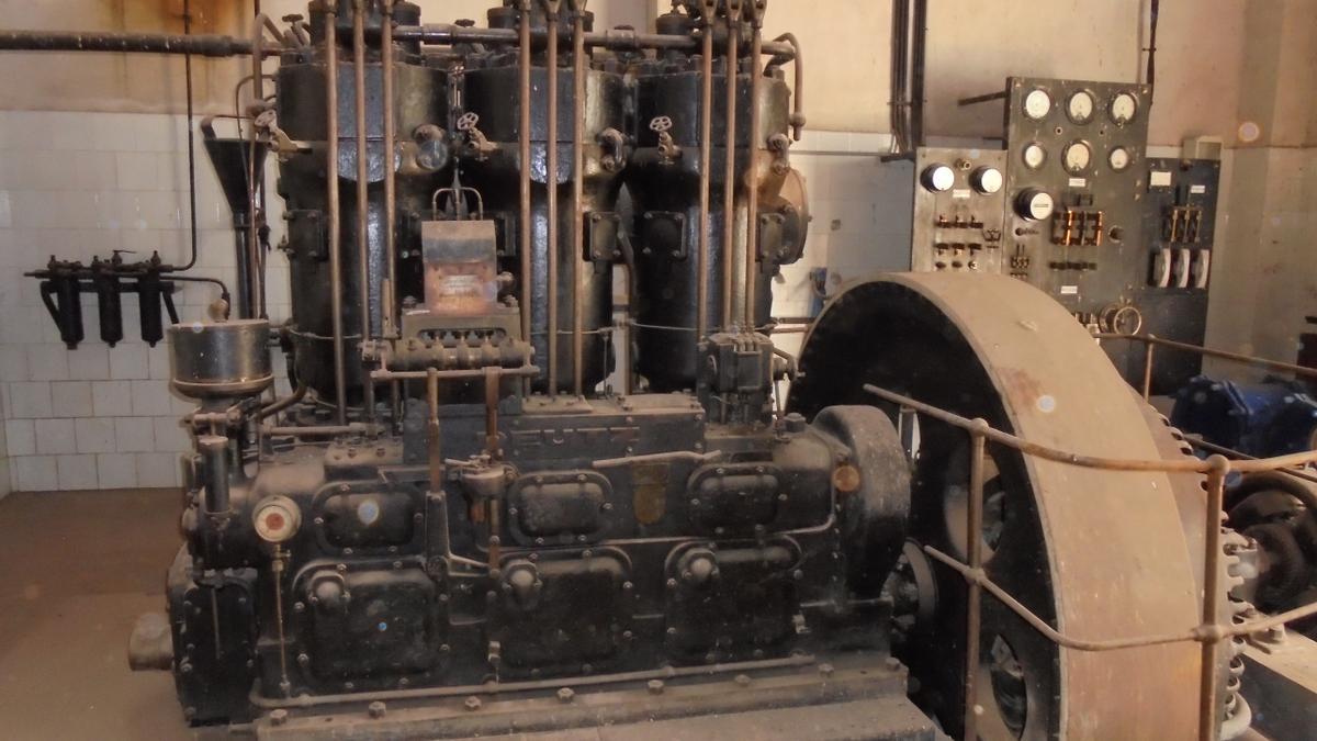 Antigua planta térmica para producción de energía de Elda para dar electricidad a los pozos de agua potable de Salinas