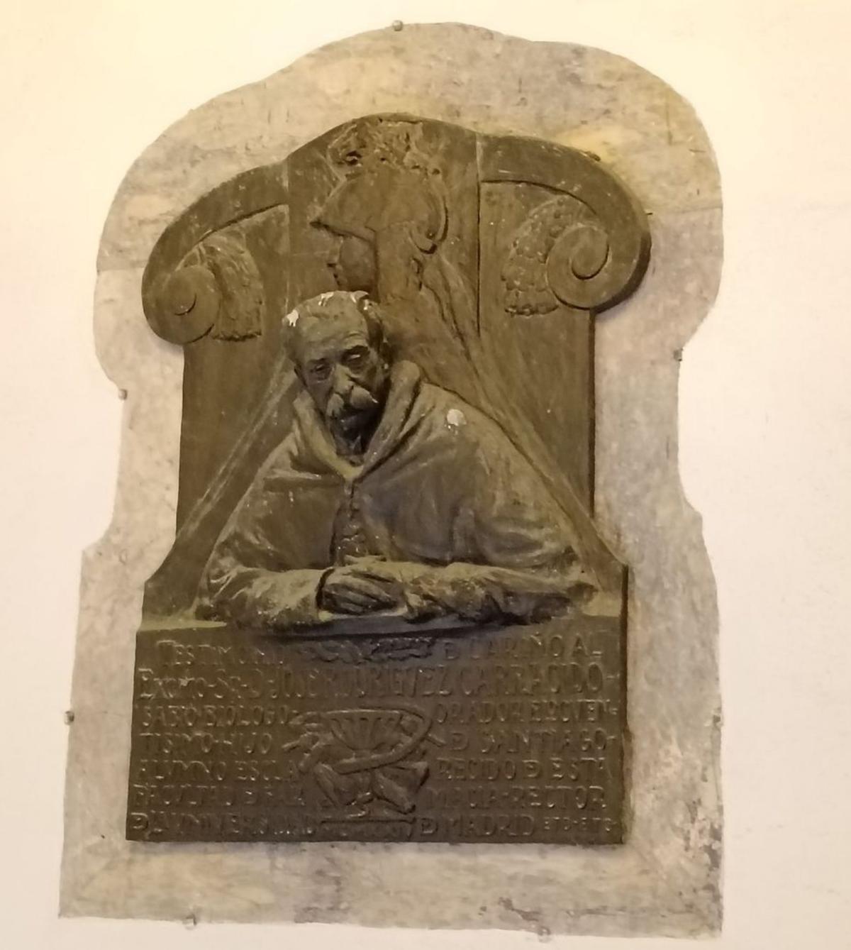 Pazo ou colexio de Fonseca. Placa ao doutor José Rodríguez Carracido.