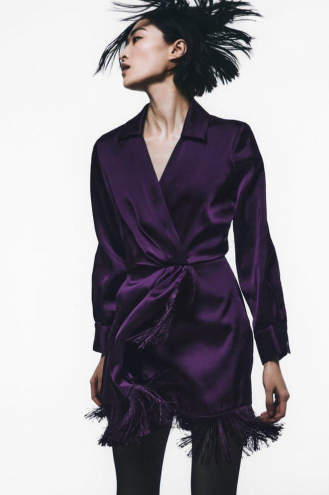 Vestido morado con flecos de Zara