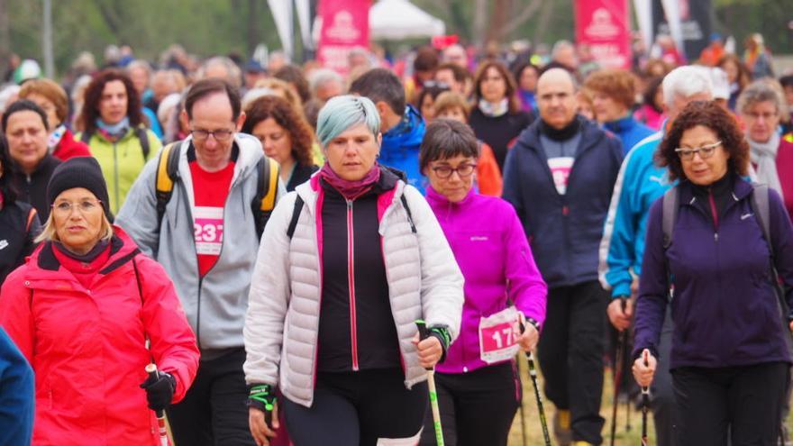 La doble jornada de marxa nòrdica solidària reuneix 640 participants a Girona