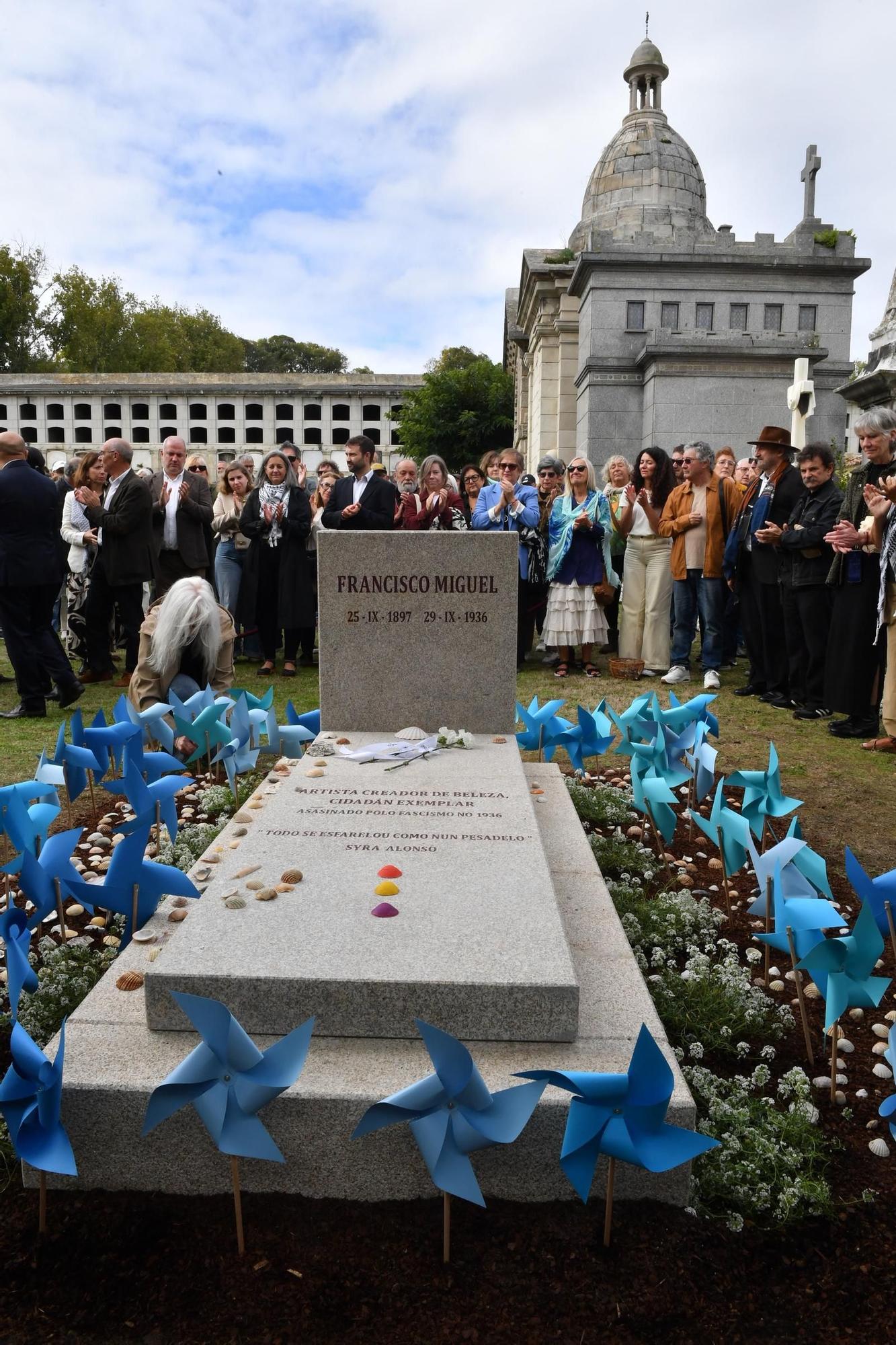 Recepción e enterro dos restos do pintor Francisco Miguel