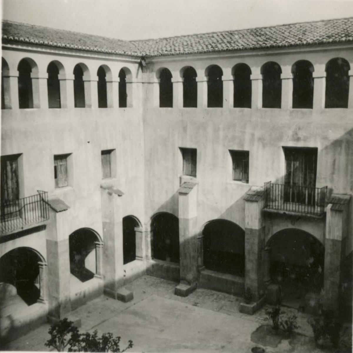 Claustro del monasterio en 1940.