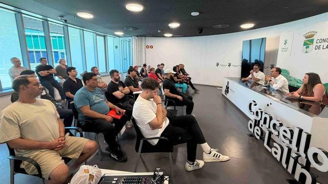 Crespo y Canda recibieron al alumnado y al profesorado en el consistorio.