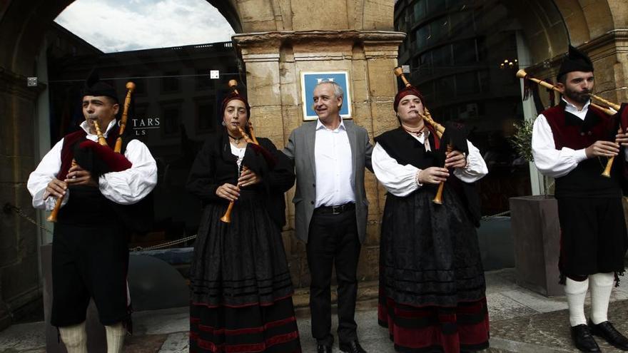 Llegada del premio &quot;Princesa de Asturias&quot; de la Concordia, Pedro Puig Pérez