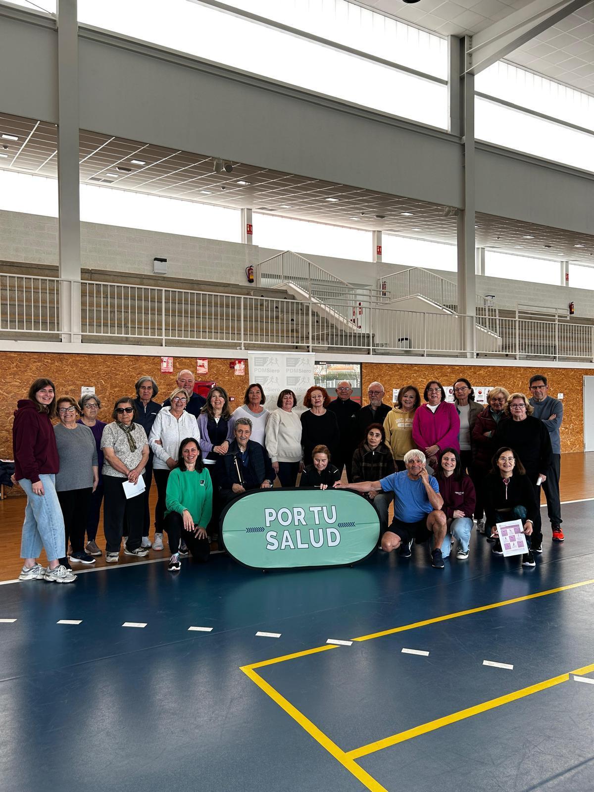 Participantes en una de las actividades del programa "Por tu salud"