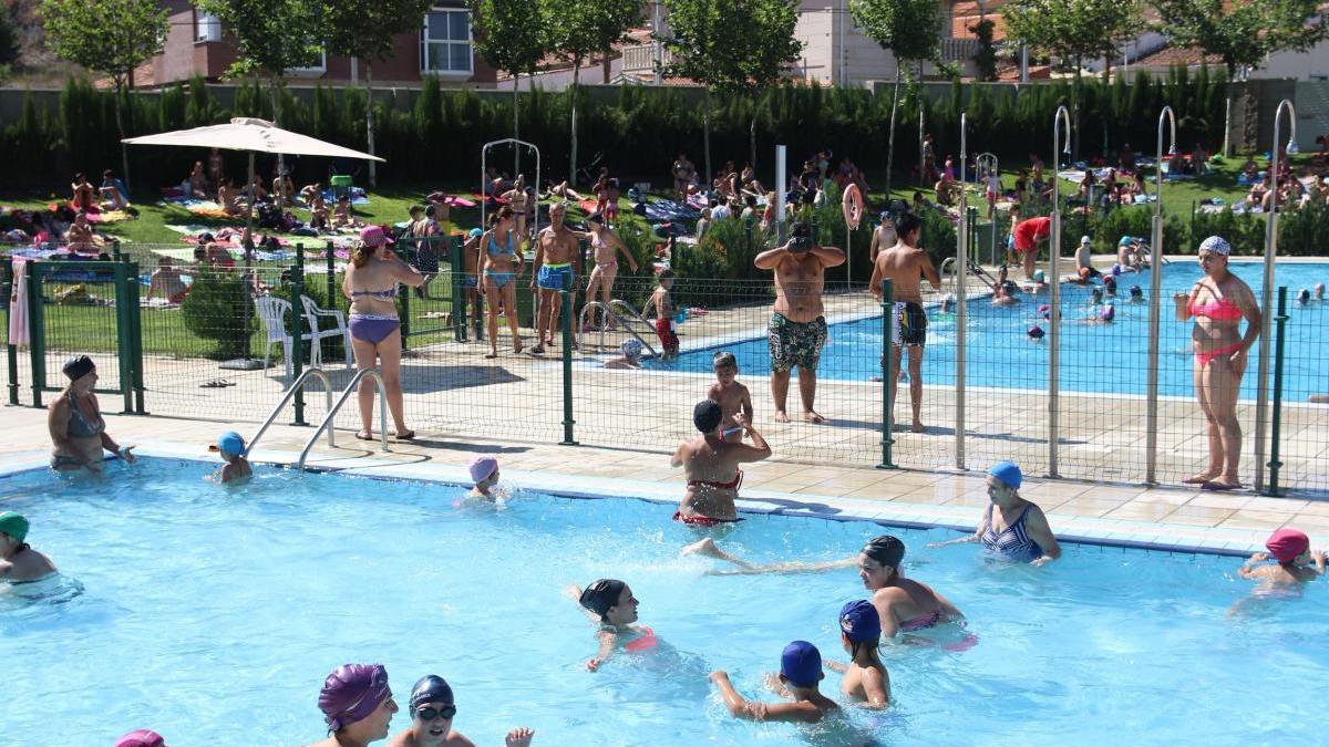 Piscina de Higueras, la primera en abrir este verano.