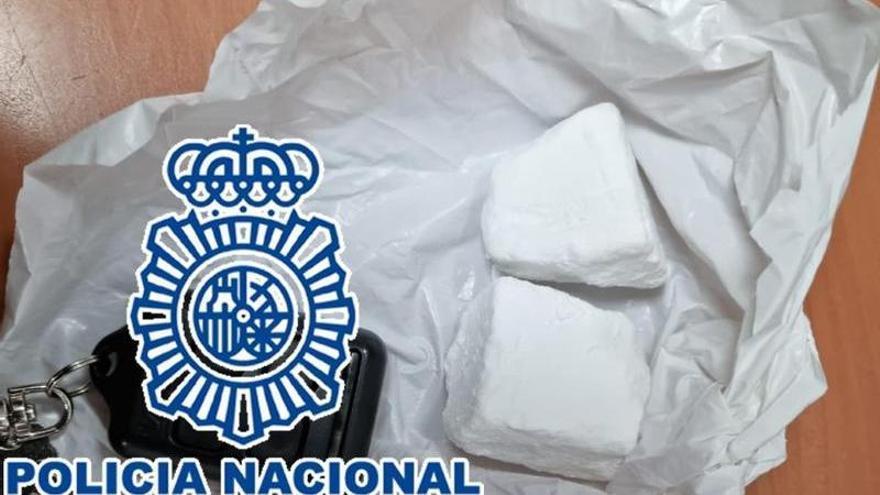 Dos detenidos en Pontevedra tras ser sorprendidos en pleno &quot;pase&quot; de droga