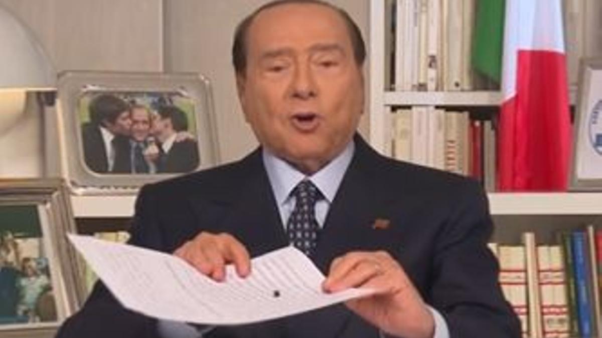 Berlusconi mata una mosca
