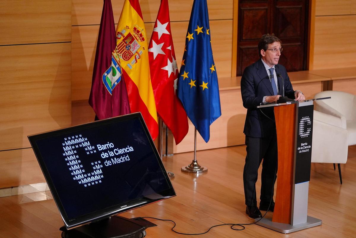 Almeida en la presentación del Barrio de la Ciencia en la Escuela de Industriales.
