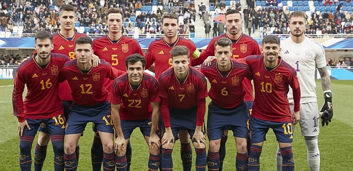 Antonio Blanco, con el número 6, antes de arrancar el Francia España.