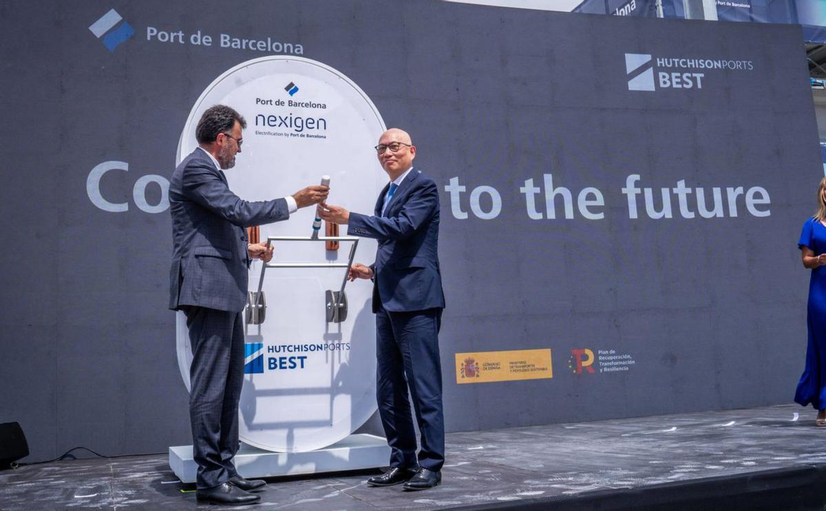 El port de Barcelona connecta a l’electricitat la terminal de Hutchison