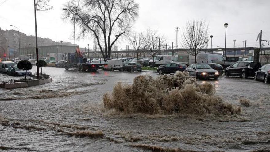 Una tromba de agua anega el centro de Vigo