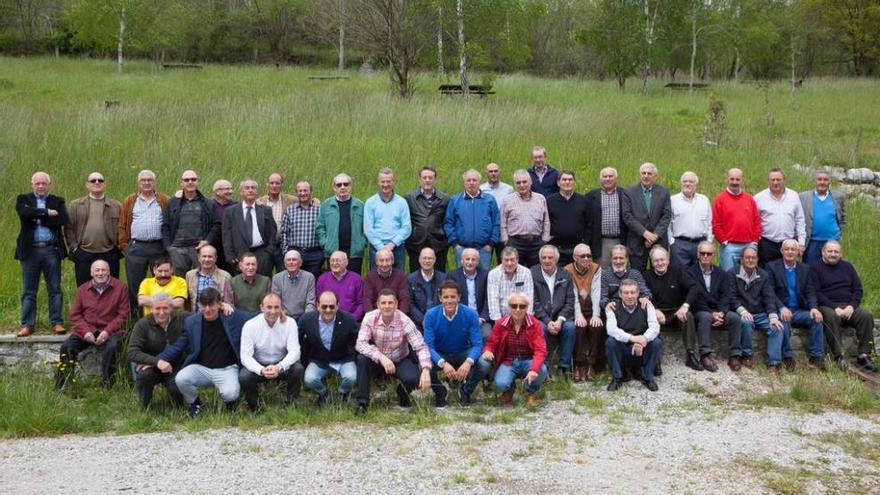 Reunión de los veteranos de El Entrego C. D.