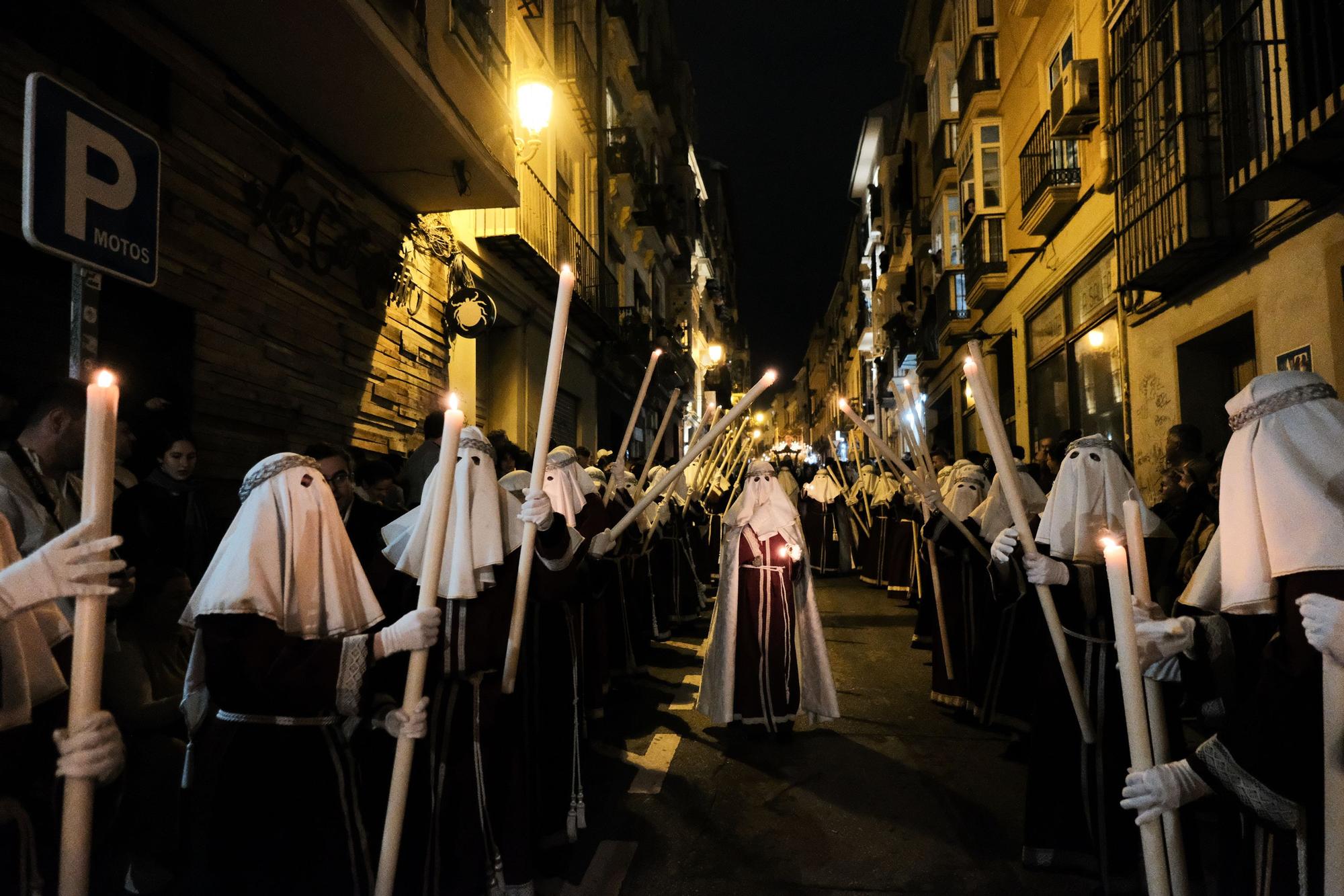 Gitanos retrasó su salida para esquivar la lluvia en este Lunes Santo.