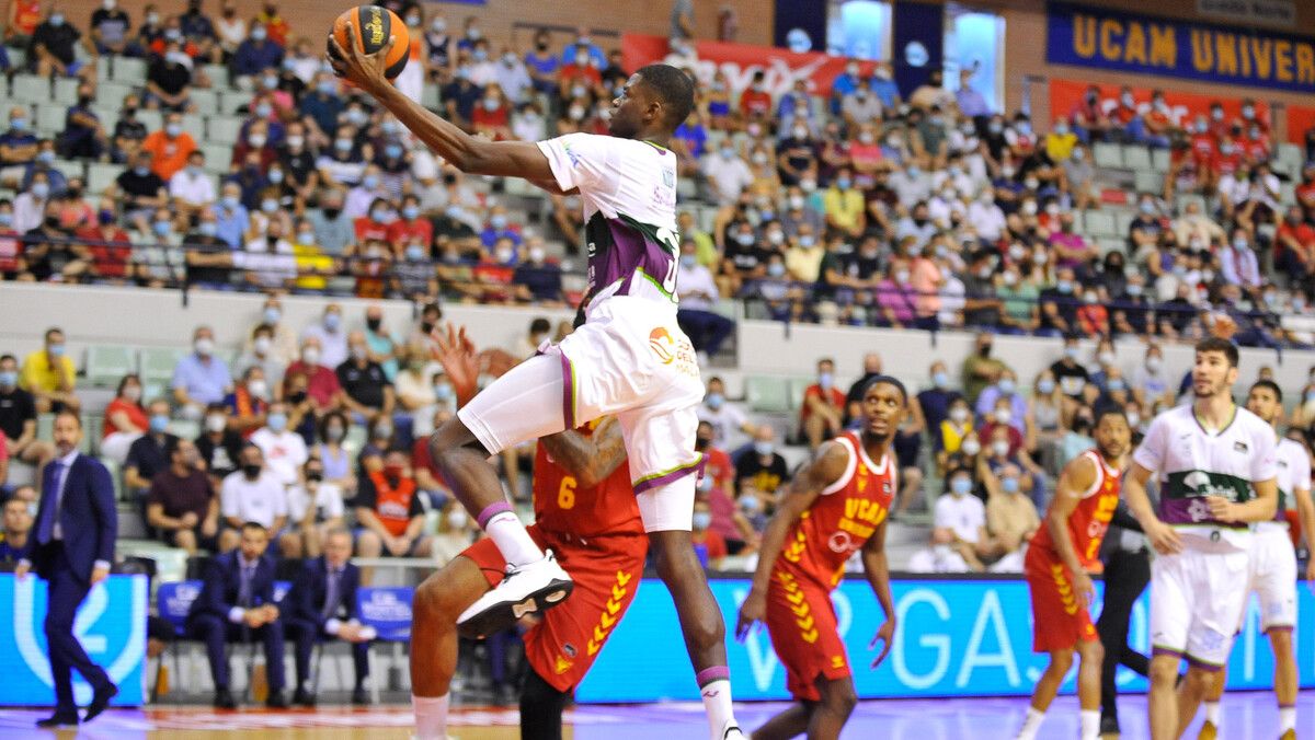 El Unicaja gana en la pista del UCAM Murcia