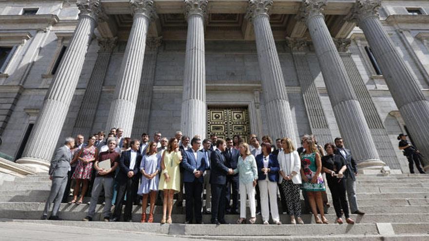 El Congreso guarda un minuto de silencio por las víctimas del terremoto