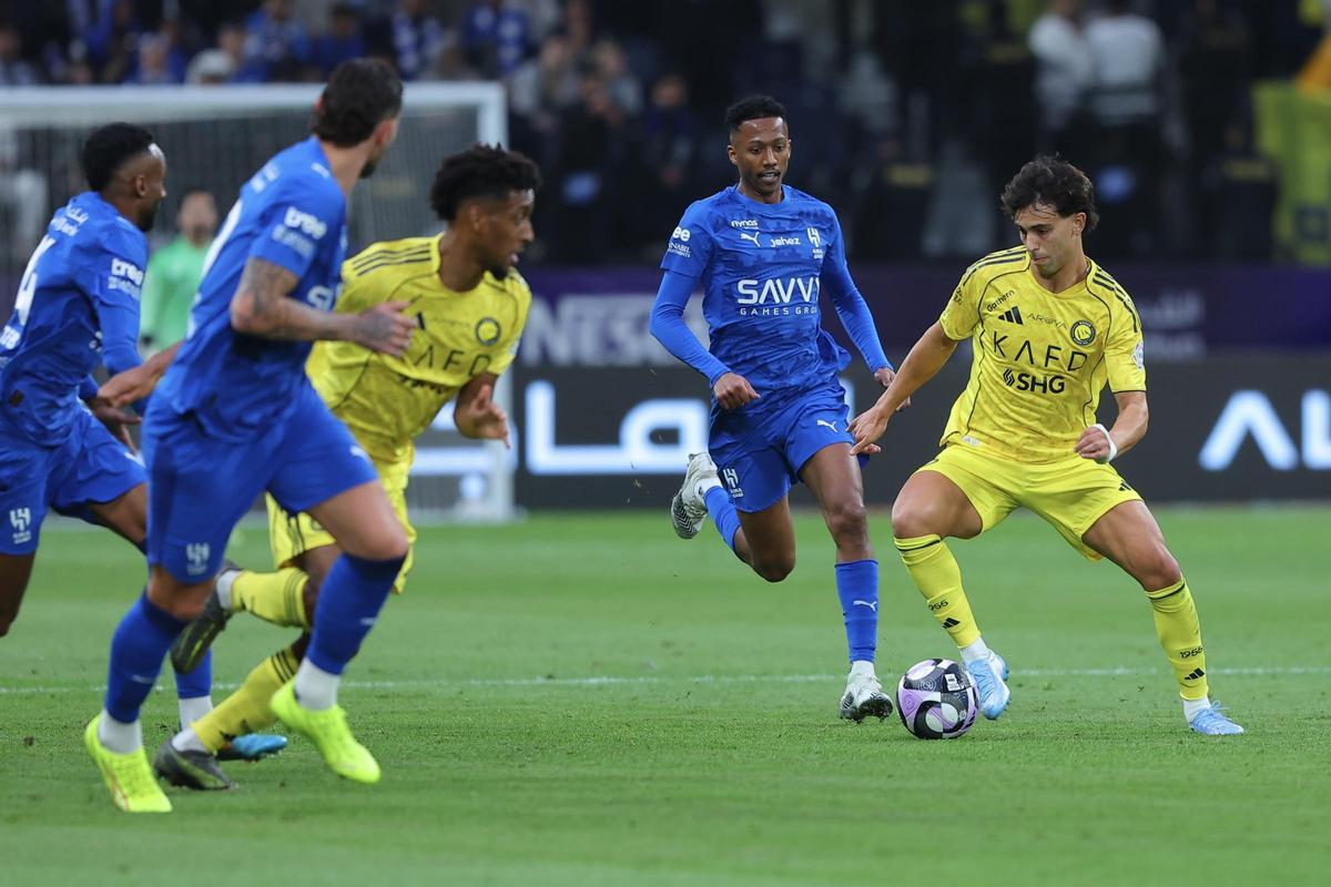 Un derbi igualado con un Al Nassr que juega con 10 futbolistas tras la expulsión de Al-Aqidi