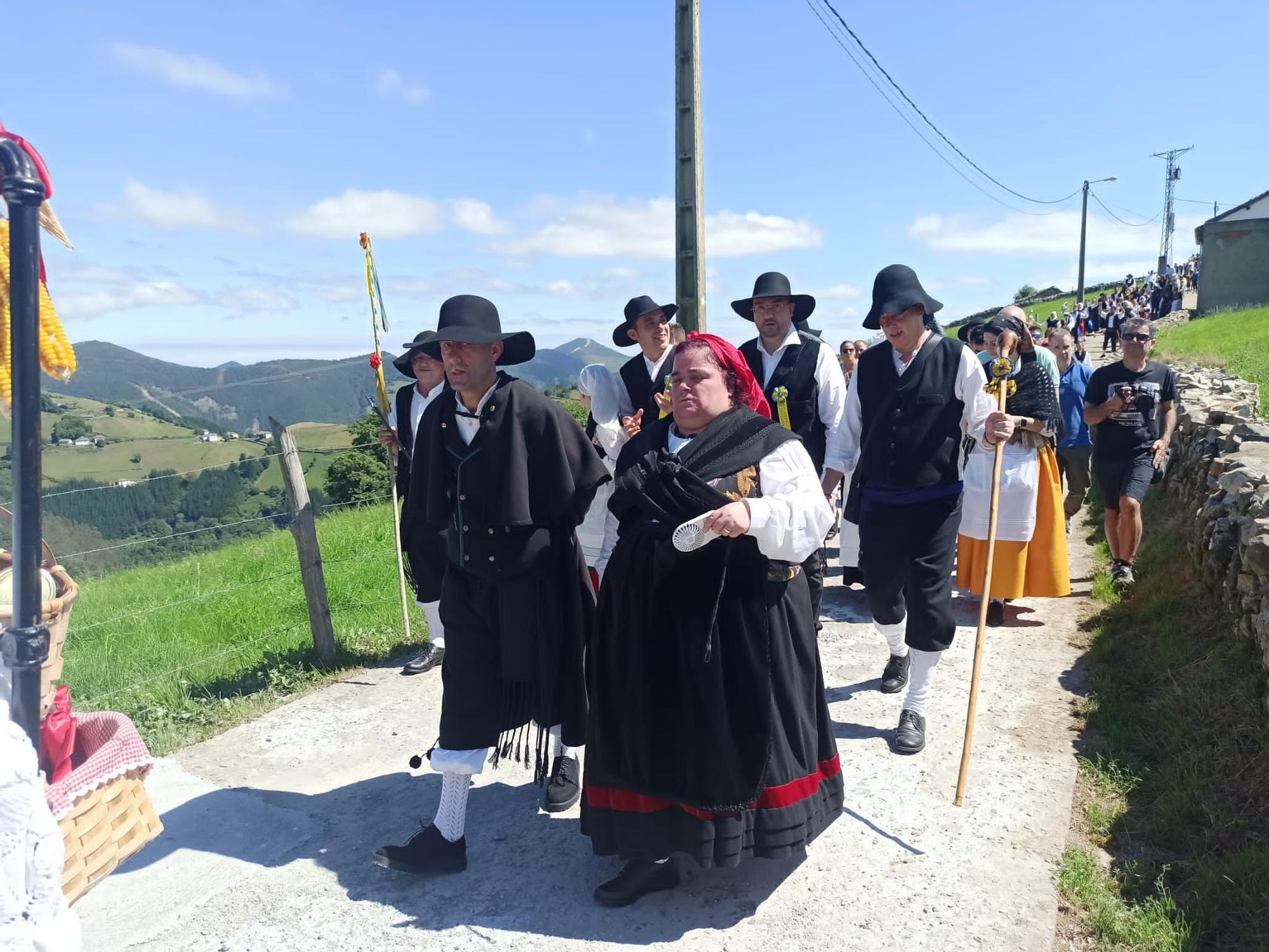 En imágenes: Así ha sido la histórica boda vaqueira en Aristébano con la presencia de Adrián Barbón