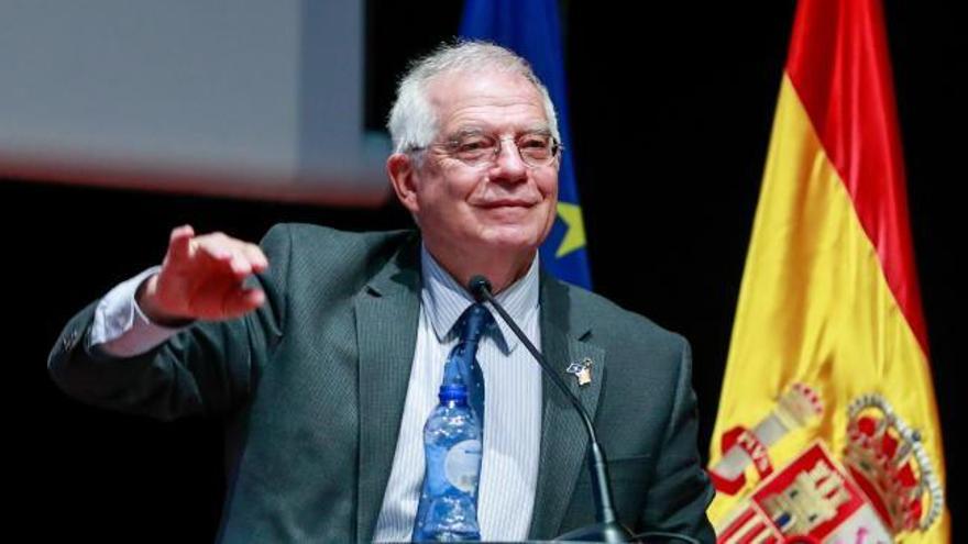 Borrell ironiza sobre su intervención en un acto por la Constitución en Bruselas