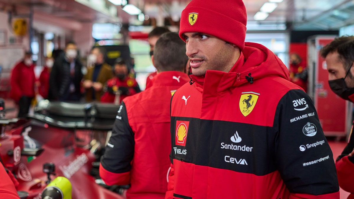 Sainz, en el box de la Scuderia