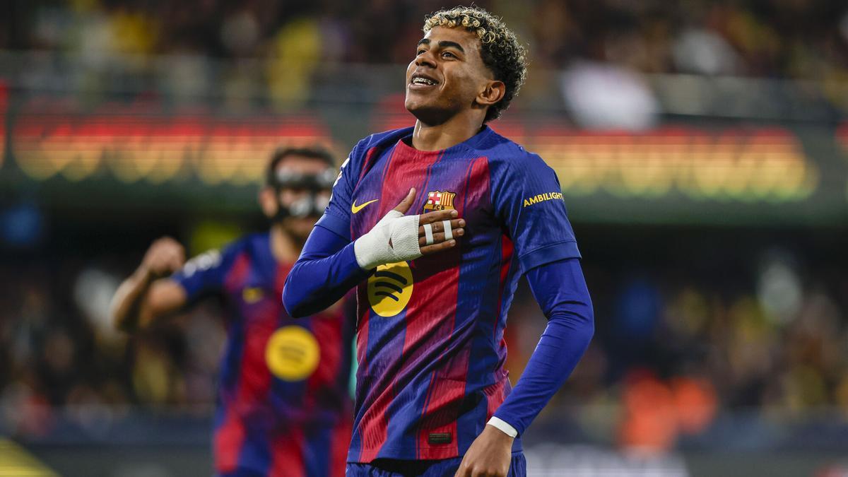 Lamine Yamal celebra su gol en el Villarreal - Barça de LaLiga 2025/26
