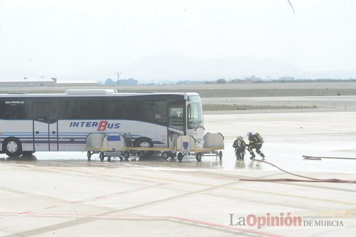 Simulan un accidente aéreo en aeropuerto