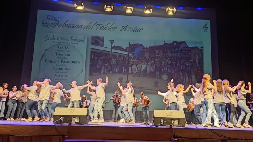 El Ventolín, broche de oro a la Semana del Folclore Astur en Pola de Siero