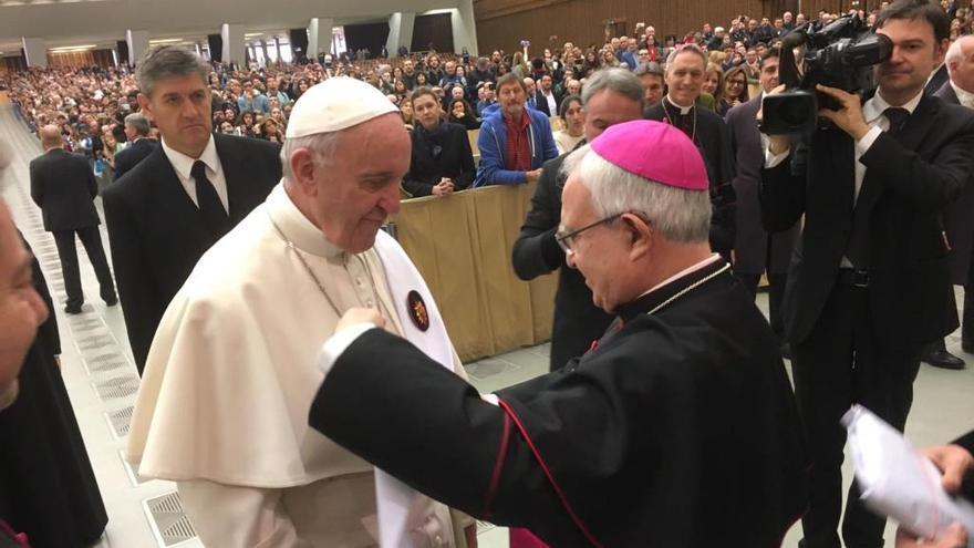 El Papa Francisco con el obispo de la Diócesis Orihuela-Alicante