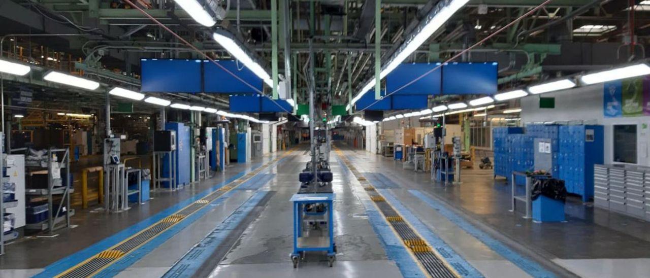Una de las plantas de Ford en Almussafes, desierta en una de las jornadas de ERTE total. | LEVANTE-EMV