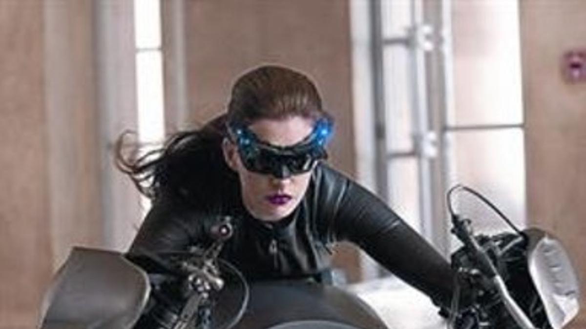 Anne Hathaway, la nueva Catwoman de Batman_MEDIA_1
