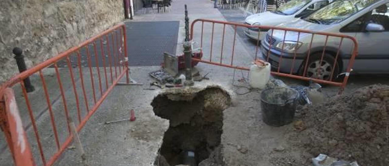 Reparada una fuga en la barbacana de la muralla  tras originar inundaciones