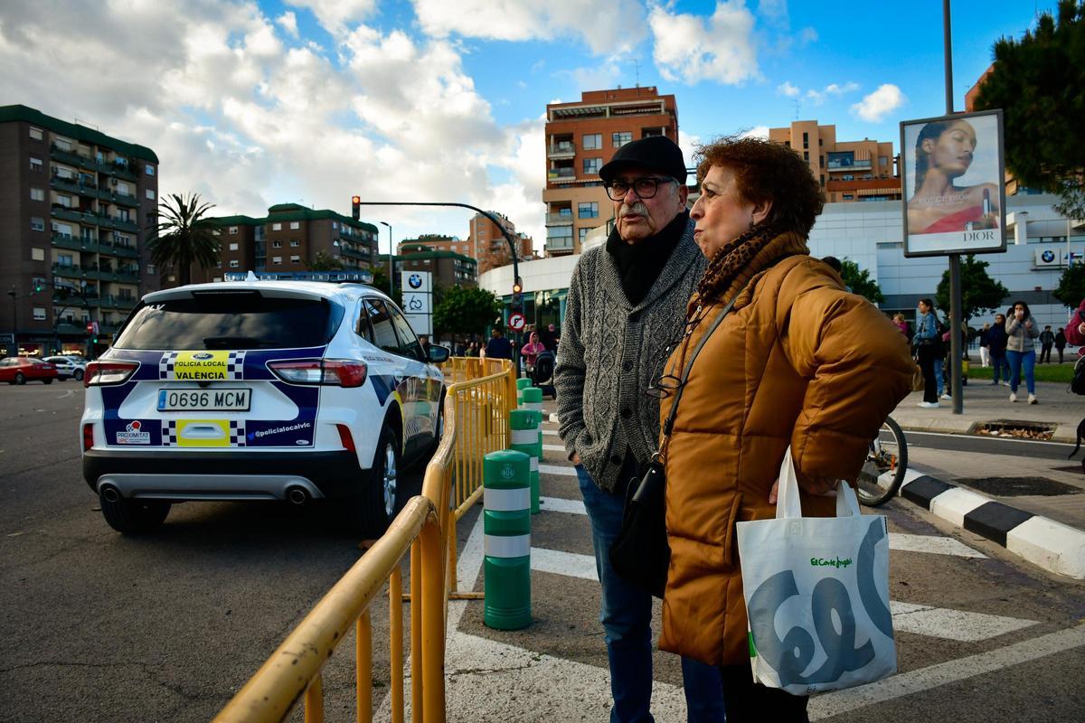 El edificio de Valencia reune vecinos y curiosos