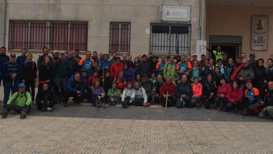 Los senderistas posan en la tradicional foto de familia.