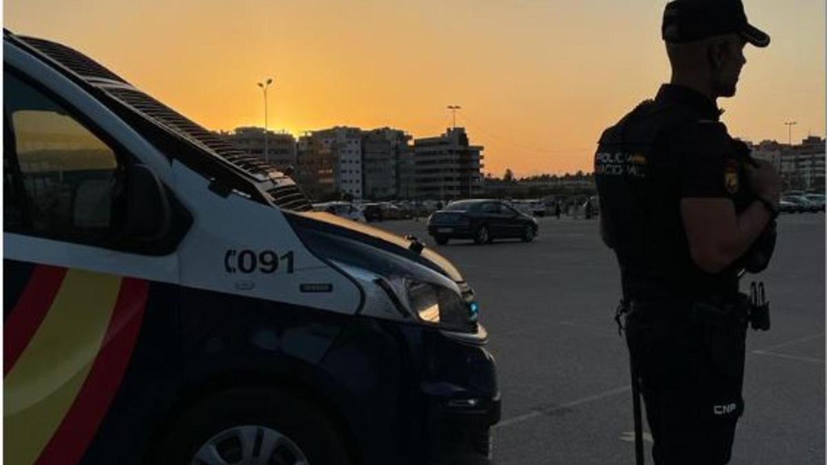 Un agente de la Policía Nacional