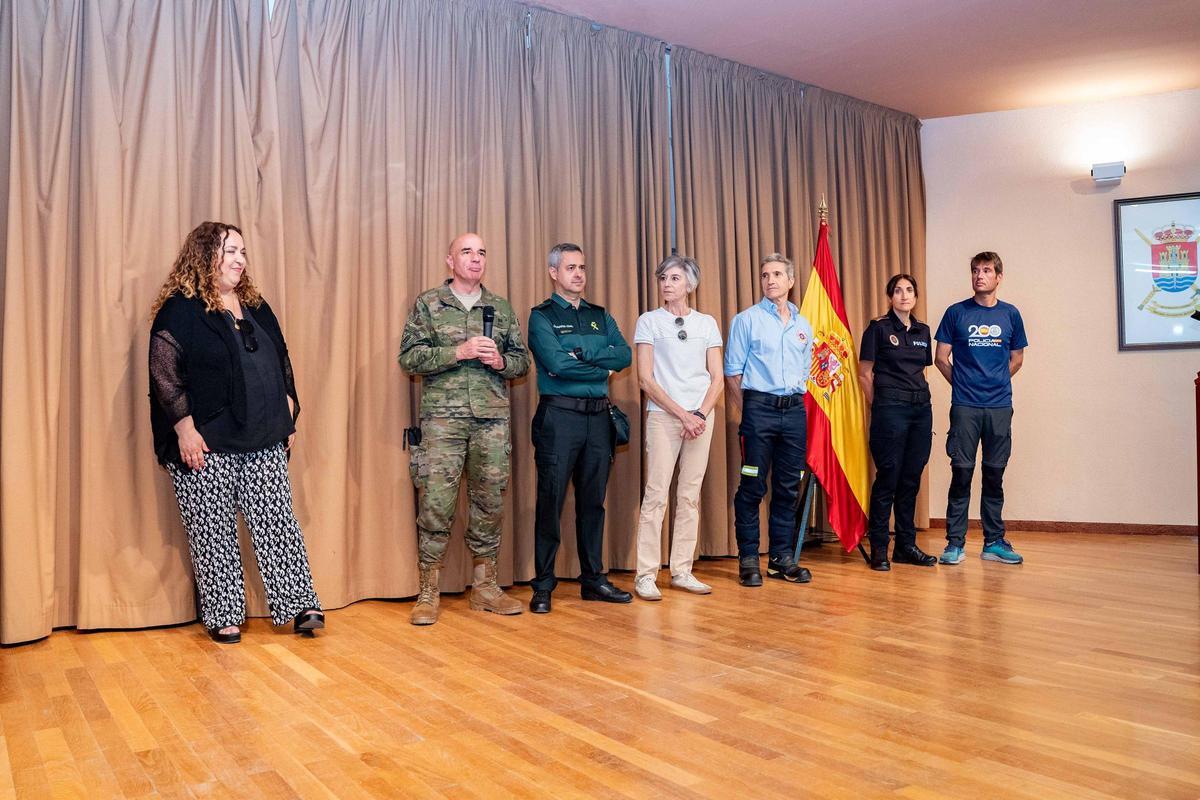 El general Ruiz Gómez habla a los asistentes en la ceremonia de entrega de trofeos.